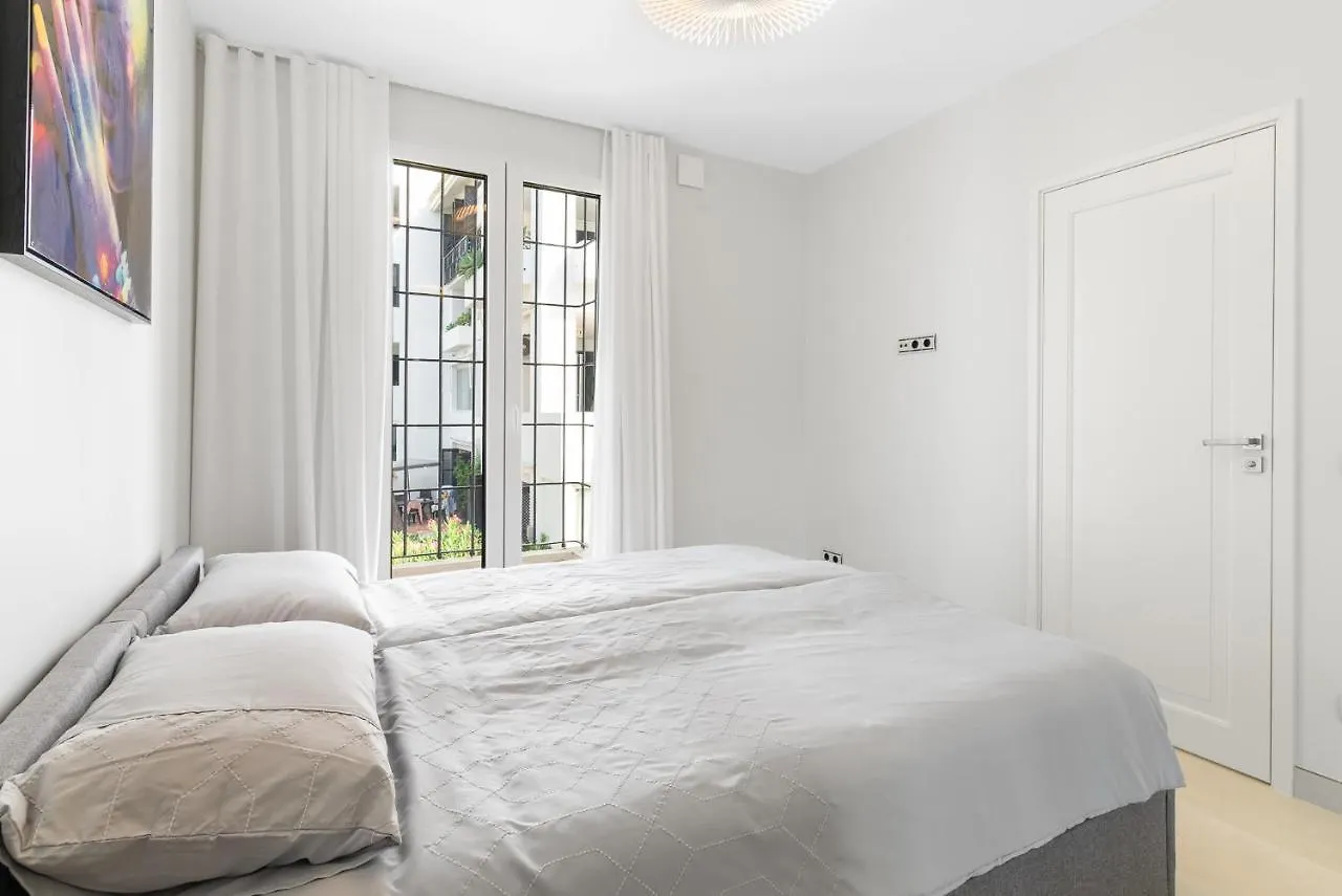 Beachfront Complex Jardines De Las Golondrinas Elviria 마르베야 0*,  스페인